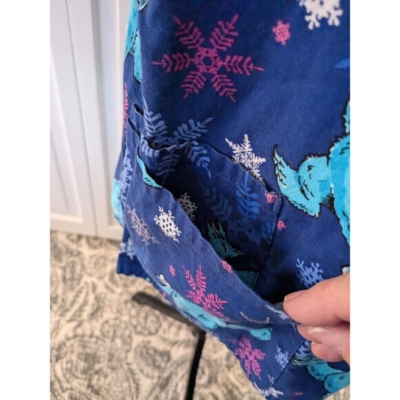 Sesame Street Cookie Monster Scrub Top Womens L Blue V Snow Winter Healthcare - Picture 7 of 13